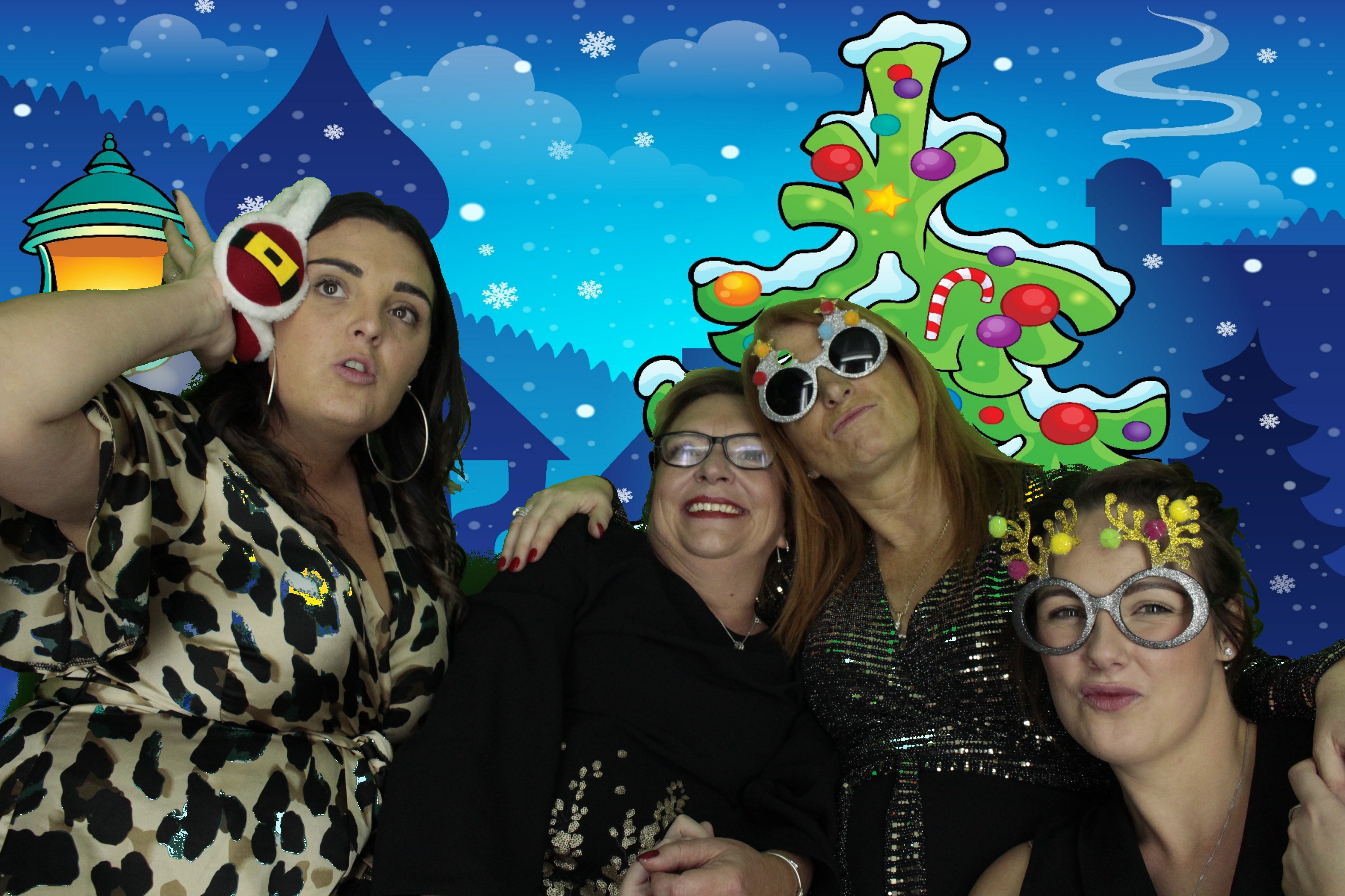 Silvermere Christmas Party | View more photos from the event at gallery.myphotoboothexperience.co.uk/u/MyPhotoBoothExperienceLtd/Silvermere-Christmas-Party-3